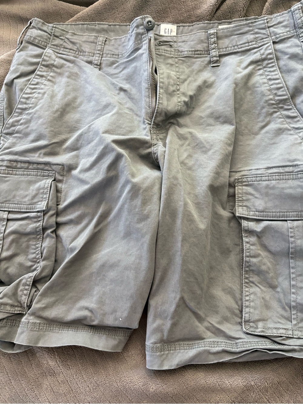 GAP Men's Light Gray Cargo Shorts - Utility Pockets
